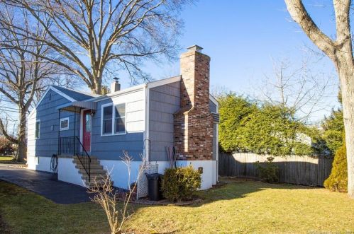 16 Visconti St, Norwalk CT  06851-4033 exterior