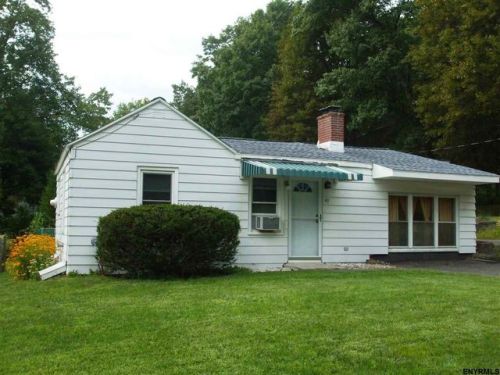 43 Orchard Ter, North Greenbush, NY 12198-7564