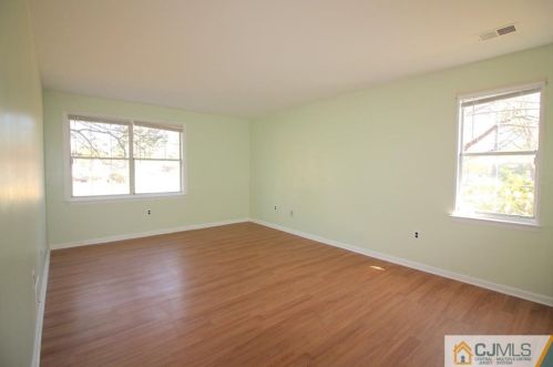 304 Green Hollow Dr, Iselin NJ  08830-2922 exterior