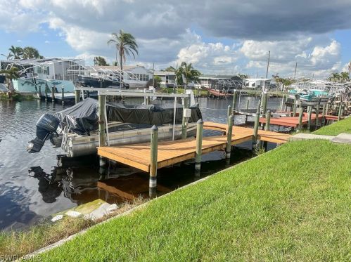 17560 Canal Cove Ct, Fort Myers Beach, FL 33931-7111