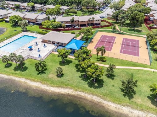 731 106th Ave, Hollywood FL  33026-3962 exterior