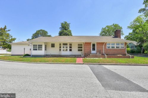 125 Delaware Ave, Laurel, DE 19956-1137