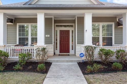 313 Greenside Ln, Georgetown TX  78633-4380 exterior