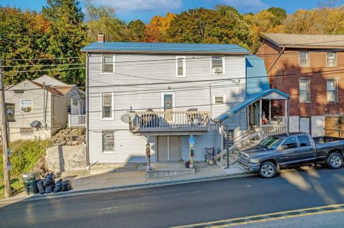 805 Main St, West Newton, PA 15089-1509