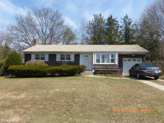 1395 Penataquit Ave, Bayshore, NY 11706-5149