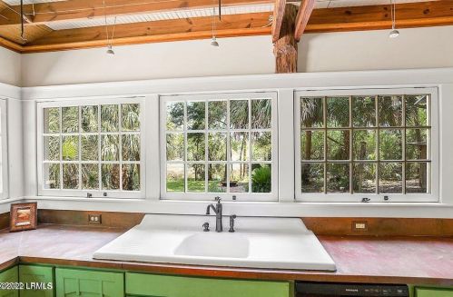 80 Gannet Pt Rd, Beaufort SC  29907-2306 exterior