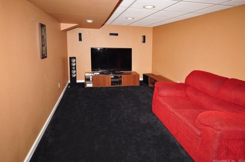 93 Cougar Dr, Manchester CT  06040-6379 exterior