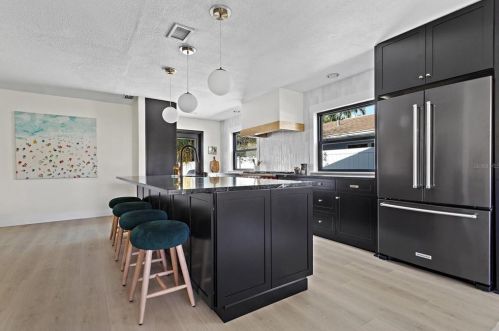 3462 Bayshore Blvd, Saint Petersburg FL  33703-5510 exterior