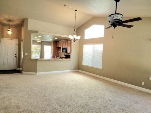 2214 Ryanlee Dr, Riverbank, CA 95367-9522
