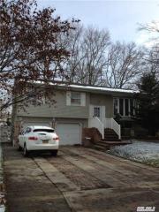 75 Helen Marie Pl, Hauppauge, NY 11788-4719