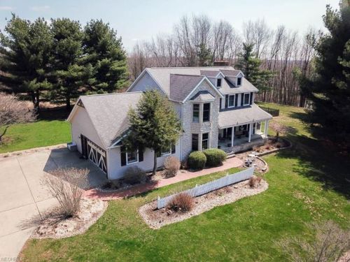 2061 Portage Line Rd, Mogadore, OH 44260-9104