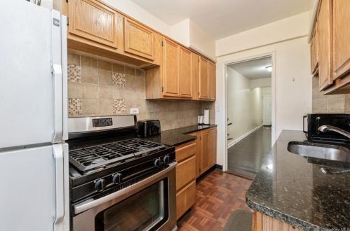 920 Pelhamdale Ave, New Rochelle NY  10803-2929 exterior