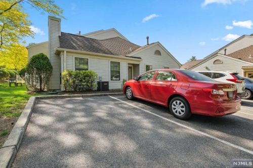 72 Fromm Ct, Mahwah NJ  07430-2958 exterior