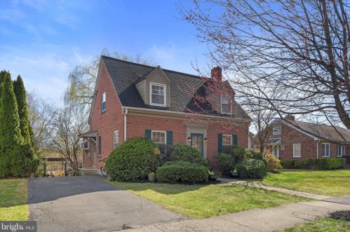 2115 Chestnut St, Camp Hill, PA 17011-5454