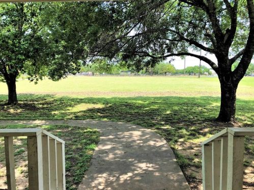 525 Eastview Dr, Georgetown TX  78626-9525 exterior