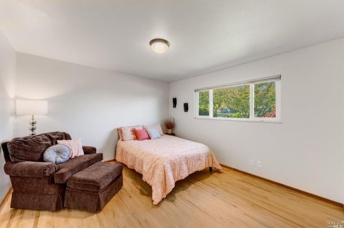 5625 Henning Rd, Sebastopol CA  95472-6332 exterior