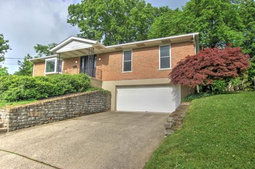 6703 Devonwood Dr, Cincinnati, OH 45224-1115