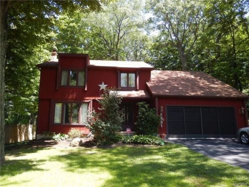 6881 Derby Rd, Derby, NY 14047-9709