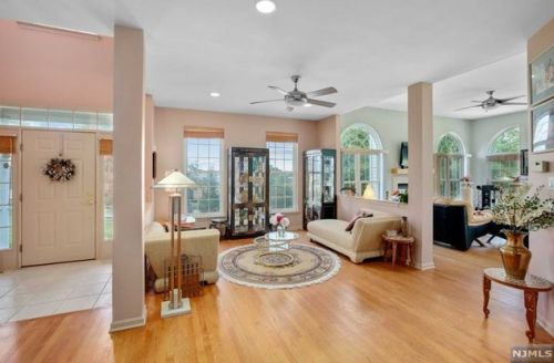 22 Winding Way, West Paterson NJ  07424-2665 exterior