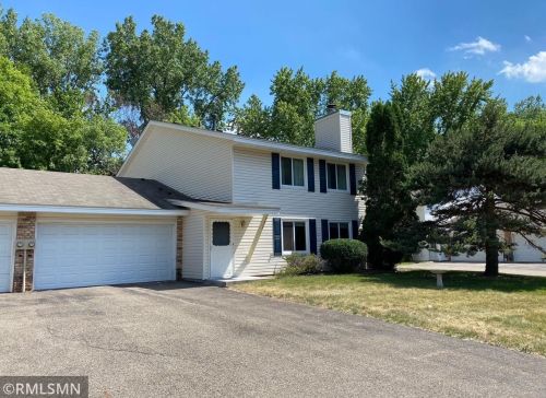 3873 Dolomite Dr, Saint Paul, MN 55122-1617