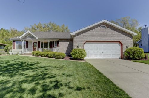 8761 Primrose Dr, Dyer, IN 46373-9756