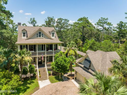 66 Bay Dr, Beaufort, SC 29907-1755