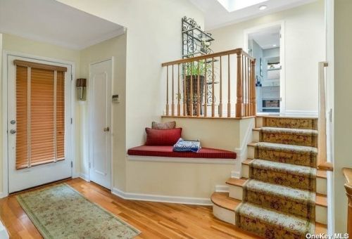 2 Laurel St, Muttontown, NY 11753-2225