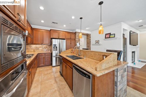 9744 Golden Sky Way, Gilroy CA  95020-9663 exterior