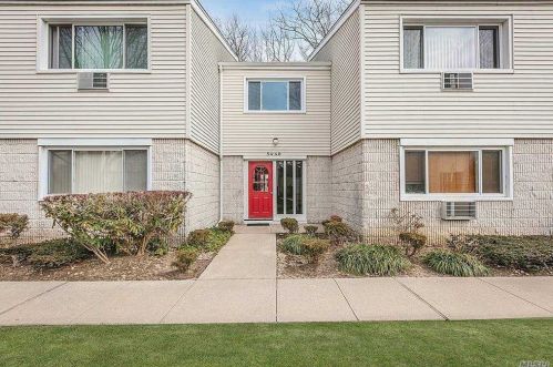 54 Richmond Blvd, Hauppauge, NY 11779-3631