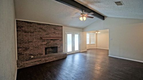 6453 Highview Ter, Fort Worth, TX 76148-1418