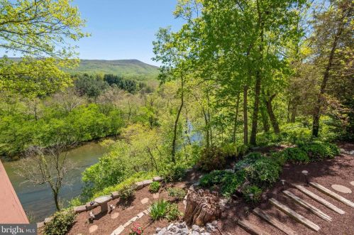 160 Manor Dr, Edinburg VA  22824-3579 exterior