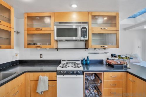 232 Rios Ave, Solana Beach CA  92075-1240 exterior