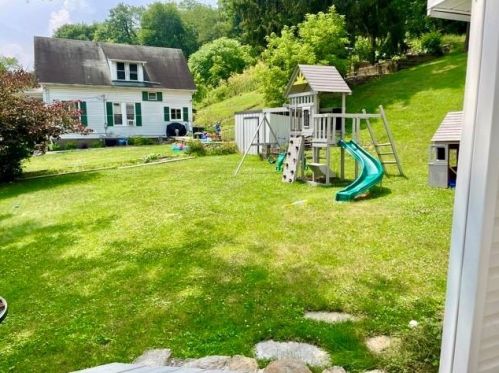 238 State St, Noblestown, PA 15071-1243