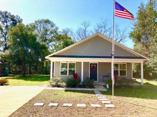 352 Park Ave, Defuniak Springs FL  32435-2611 exterior