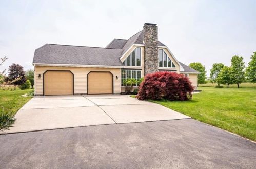 134 Stock Ln, Ruffs Dale, PA 15679-1453
