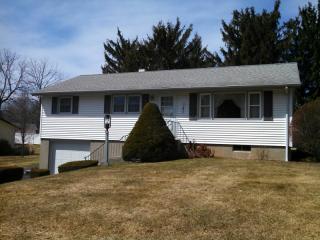 11 Glenside Ave, Hardyston, NJ 07419-1015