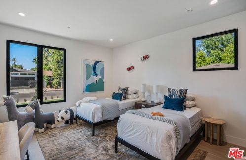 12600 Emelita St, North Hollywood CA  91607-1017 exterior