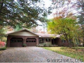 203 Fernwood Dr, Hendersonville, NC 28791-1661