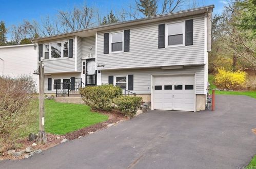 70 Lincoln St, Sloatsburg, NY 10974-1215
