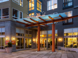 100 Taylor Ave, Seattle WA  98109-5028 exterior
