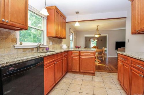 175 Ramona Ct, Yorktown Hgts NY  10598-3318 exterior