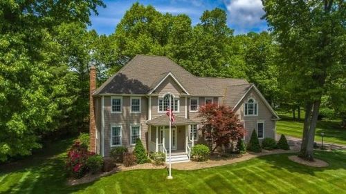 1 Woodland Trl, Ellington, CT 06029-3889