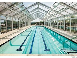 424 Center Meadow Ln, Danbury CT  06810 exterior