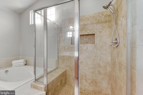 11 Broad Way, Lovettsville VA  20180-8608 exterior