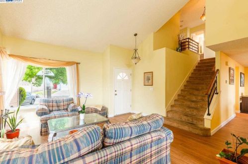 1408 Greenfield Cir, Pinole CA  94564-2136 exterior