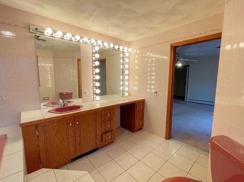 8 Falcon Crest Dr, Providence RI  02919-3100 exterior