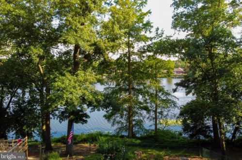 126 Lakeside Dr, Laurel DE  19956-1144 exterior