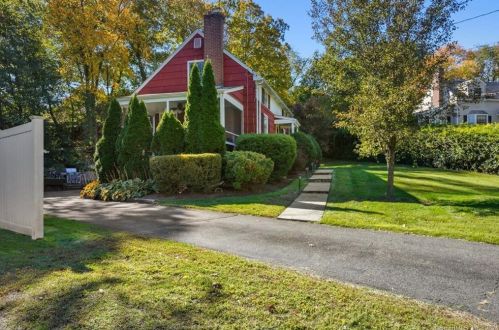 8 Olive Ln, Norwalk, CT 06854-1707