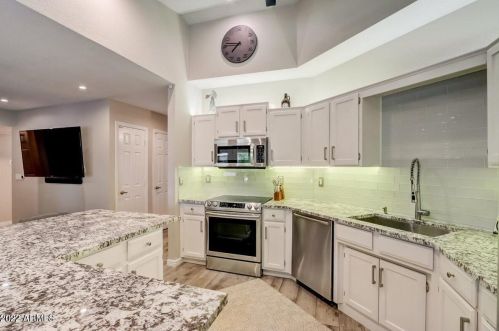 15848 16th St, Phoenix AZ  85022-3326 exterior