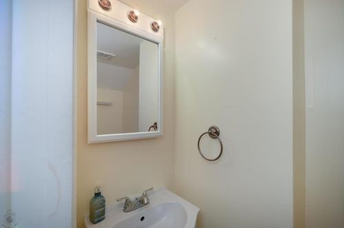 140 Vista Dr, Easton PA  18042-7202 exterior